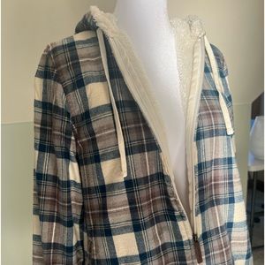 Hooded lined flannel with zipper